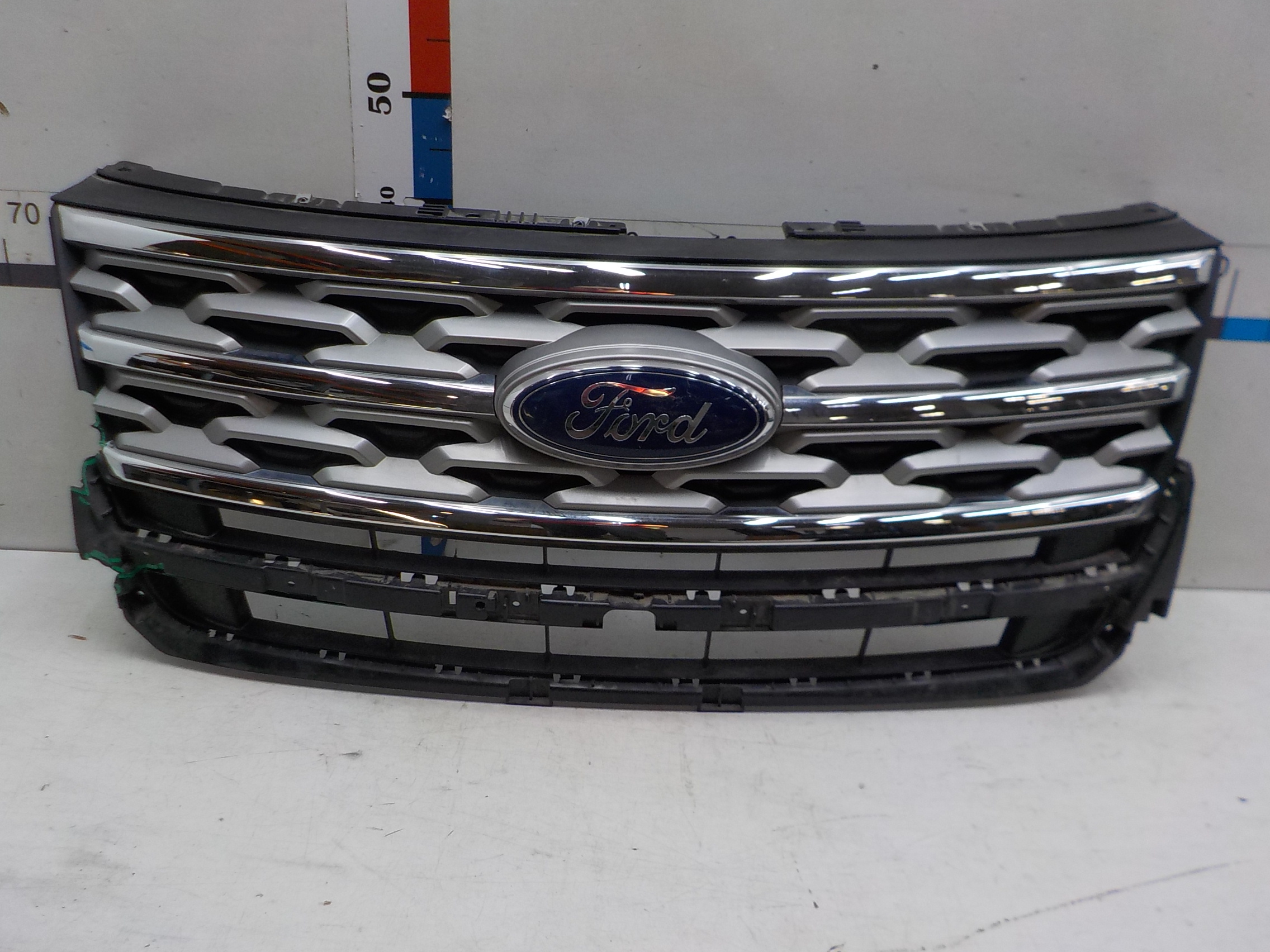 Решетка ford explorer 5. Ford explorer 5 решетка sport. Решетка форд на эксплорер. Решетка радиатора форд эксплорер 5. Решетка радиатора форд эксплорер 5.