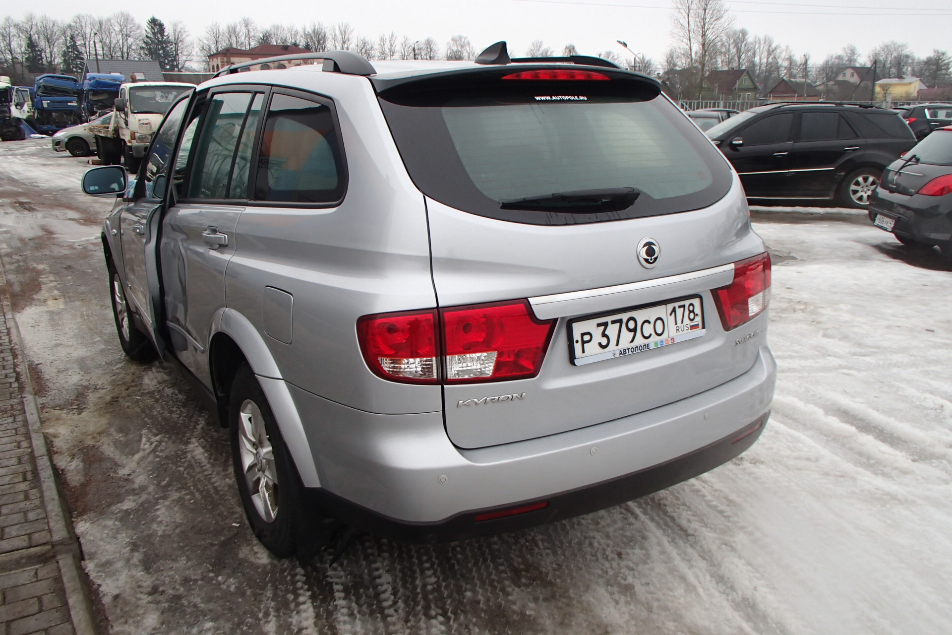 Кайрон 2.0 дизель акпп. Кайрон 2.0 дизель. SSANGYONG Kyron битый. Битый SSANGYONG 2012. Битый Кайрон 2012.