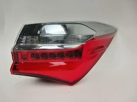Фонарь задний правый наружный для Toyota Corolla XI 2015-2023 года выпуска, 8155002A80