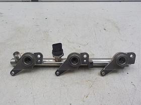 Рампа топливная для Mercedes-Benz W205 (C-Klasse) 2013- года выпуска, A2760702195